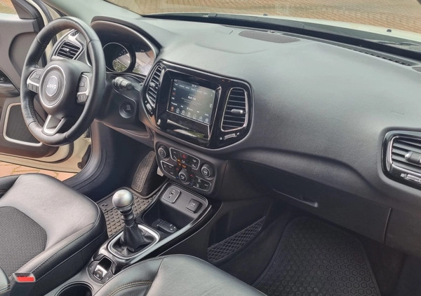 Jeep Compass cena 65900 przebieg: 101000, rok produkcji 2018 z Koło małe 379